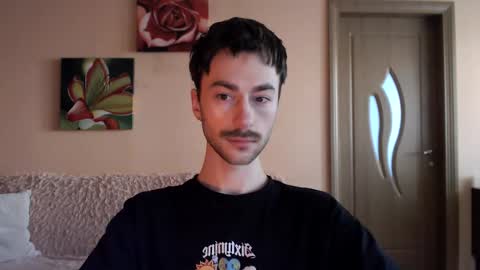 Snapshot of white_sport chatting on 17, 12, 2025 Tom online show from 17, 12, 2025