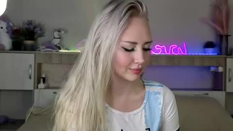 Whitekittykitten online show from 12, 2, 2026