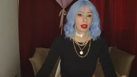 White Queen online show from 5, 2, 2025