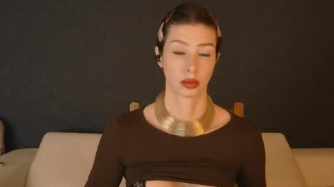 White Queen online show from 4, 10, 2025