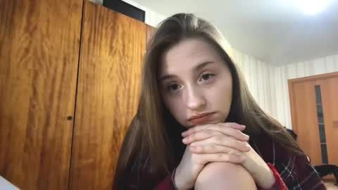 Snapshot of whitneyehlers chatting on 18, 3, 2026 Vicky online show from 18, 3, 2026