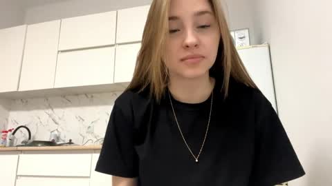 Snapshot of whitneyehlers chatting on 27, 3, 2026 Vicky online show from 27, 3, 2026