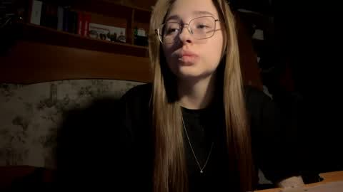 Snapshot of whitneyehlers chatting on 30, 3, 2026 Vicky online show from 30, 3, 2026