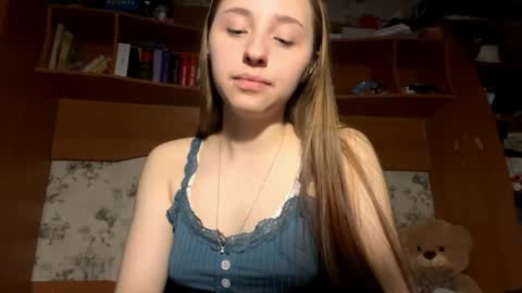 Snapshot of whitneyehlers chatting on 1, 4, 2026 Vicky online show from 1, 4, 2026
