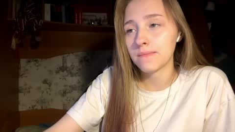 Snapshot of whitneyehlers chatting on 5, 4, 2026 Vicky online show from 5, 4, 2026