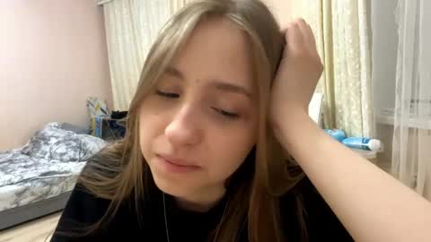Snapshot of whitneyehlers chatting on 16, 4, 2026 Vicky online show from 16, 4, 2026
