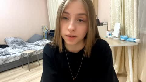 Snapshot of whitneyehlers chatting on 16, 4, 2026 Vicky online show from 16, 4, 2026