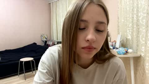 Snapshot of whitneyehlers chatting on 22, 4, 2026 Vicky online show from 22, 4, 2026