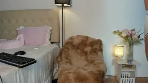 Arra Brown online show from 6, 2, 2026