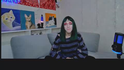 Snapshot of whoalexxa chatting on 17, 11, 2025 Alexa online show from 17, 11, 2025