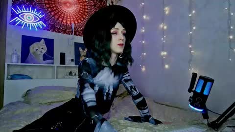 Snapshot of whoalexxa chatting on 22, 12, 2025 Alexa online show from 22, 12, 2025