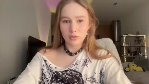 Snapshot of whoisalisa chatting on 4, 2, 2026 Alisa online show from 4, 2, 2026