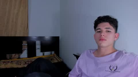 Snapshot of whos_he chatting on 1, 12, 2025 whos_he online show from 1, 12, 2025