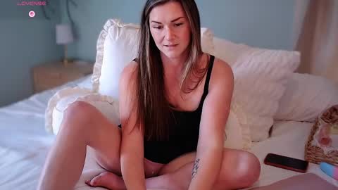 Snapshot of wickedwifexo chatting on 6, 4, 2026 WickedWifeXO online show from 6, 4, 2026