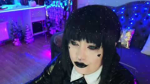 Snapshot of wickedxqueen chatting on 1, 1, 2025 Laura  online show from 1, 1, 2025