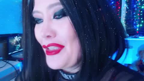 Snapshot of wickedxqueen chatting on 12, 1, 2025 Laura  online show from 12, 1, 2025