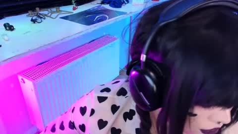 Snapshot of wickedxqueen chatting on 5, 3, 2025 Laura  online show from 5, 3, 2025