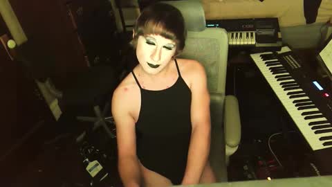 Countess of Hotdogs online show from 14, 12, 2025