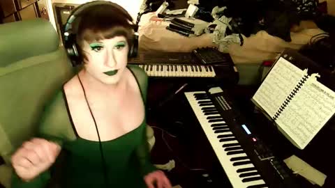 Countess of Hotdogs online show from 18, 12, 2025