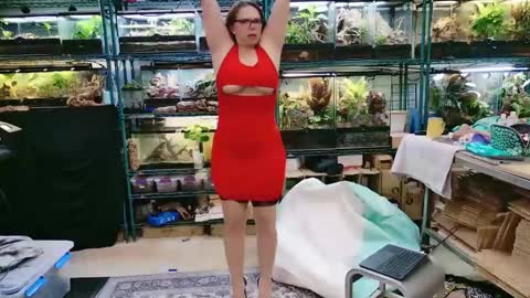 Snapshot of wifen_heels chatting on 26, 4, 2026 WifeNheels online show from 26, 4, 2026