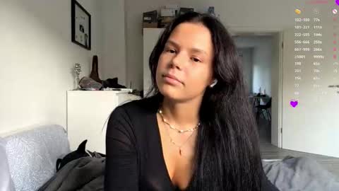 Mia online show from 2, 11, 2025