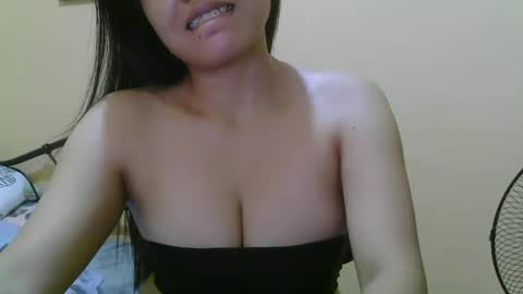 Snapshot of wildcamille chatting on 21, 2, 2025 camille online show from 21, 2, 2025