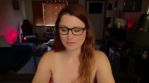 Snapshot of wildsouthernpeach chatting on 14, 10, 2025 Ivy online show from 14, 10, 2025