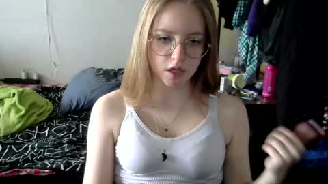 Snapshot of willenasow chatting on 14, 7, 2026 Olivia online show from 14, 7, 2026