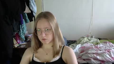 Snapshot of willenasow chatting on 17, 7, 2026 Olivia online show from 17, 7, 2026