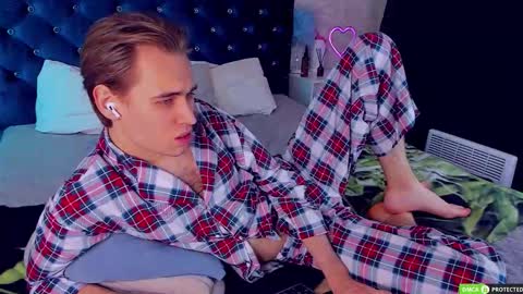 Snapshot of williamdyson chatting on 5, 10, 2025 William online show from 5, 10, 2025