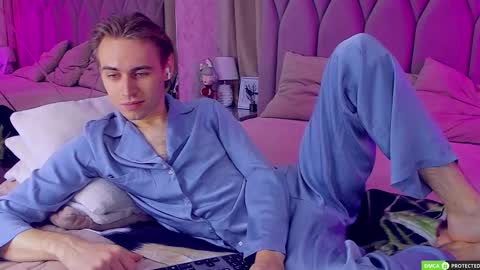 Snapshot of williamdyson chatting on 8, 10, 2025 William online show from 8, 10, 2025