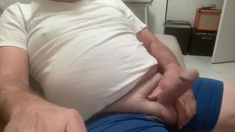 Snapshot of willieb777 chatting on 19, 4, 2026 willieb777 online show from 19, 4, 2026