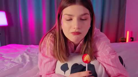 Snapshot of wilmajonson chatting on 16, 2, 2026 Vicki3 online show from 16, 2, 2026