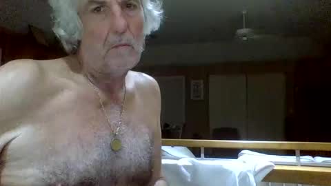 Snapshot of winedog2020 chatting on 12, 4, 2026 Gundja Man online show from 12, 4, 2026