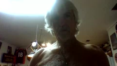 Snapshot of winedog2020 chatting on 14, 4, 2026 Gundja Man online show from 14, 4, 2026