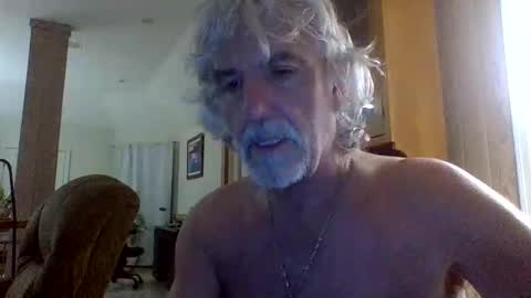 Snapshot of winedog2020 chatting on 27, 4, 2026 Gundja Man online show from 27, 4, 2026