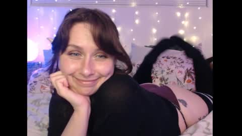 Snapshot of wingardiumleveveosa chatting on 21, 12, 2025 Eevie online show from 21, 12, 2025