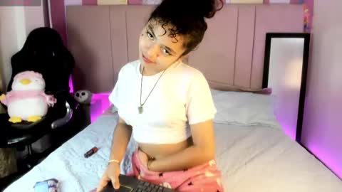 Snapshot of winnifer_gonzalez chatting on 8, 3, 2025 Winnifer Gonzalez online show from 8, 3, 2025