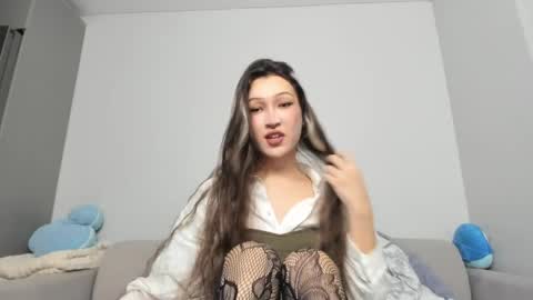 Snapshot of wiseenoughlamb chatting on 27, 5, 2026 Asylai but you can call me Aila online show from 27, 5, 2026