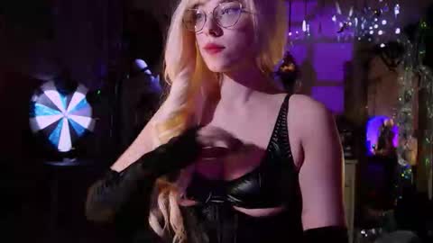 Snapshot of witch_fiona chatting on 23, 4, 2026 Goddess of two strapons - Mr. long Don Mr. Pinky online show from 23, 4, 2026