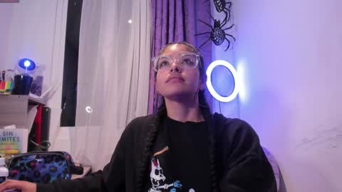 Snapshot of witchofhearts chatting on 22, 12, 2024 Luna Violeta A r t i s t online show from 22, 12, 2024