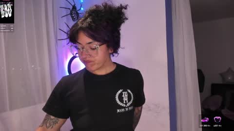 Snapshot of witchofhearts chatting on 4, 1, 2025 Luna Violeta A r t i s t online show from 4, 1, 2025