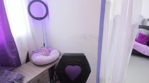 Snapshot of witchofhearts chatting on 4, 1, 2025 Luna Violeta A r t i s t online show from 4, 1, 2025