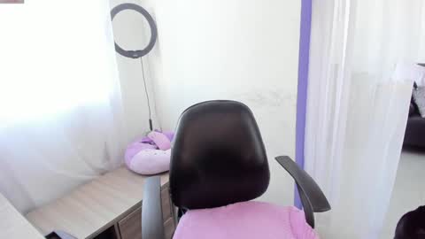 Snapshot of witchofhearts chatting on 29, 1, 2025 Luna Violeta A r t i s t online show from 29, 1, 2025