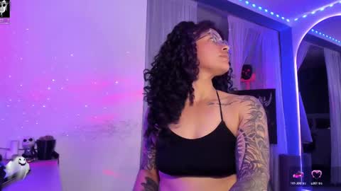 Snapshot of witchofhearts chatting on 4, 3, 2025 Luna Violeta A r t i s t online show from 4, 3, 2025