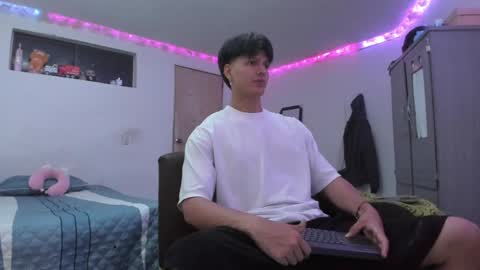 Snapshot of with_ken chatting on 8, 4, 2026 Ken online show from 8, 4, 2026