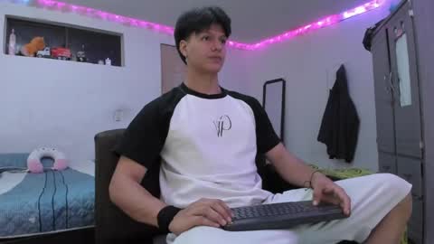 Snapshot of with_ken chatting on 14, 4, 2026 Ken online show from 14, 4, 2026