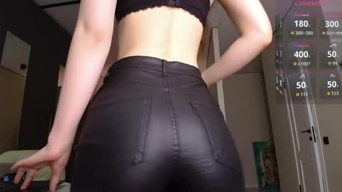 Snapshot of withlovebella chatting on 17, 4, 2026 Isobelle online show from 17, 4, 2026