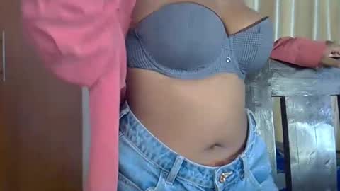 Snapshot of wizzia_khalifa chatting on 5, 3, 2025 girlie o online show from 5, 3, 2025