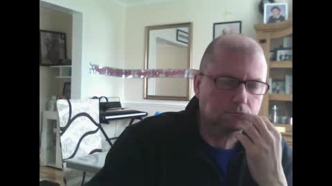 Snapshot of wobble444 chatting on 17, 4, 2026 wobble444 online show from 17, 4, 2026
